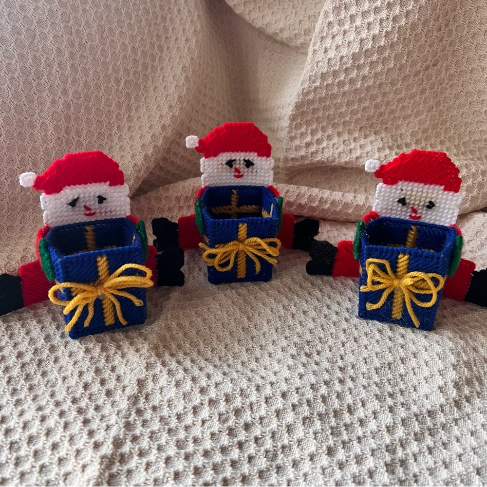 VINTAGE Plastic Canvas Santa Needlepoint Criss Stitch‎ Christmas SET OF 3